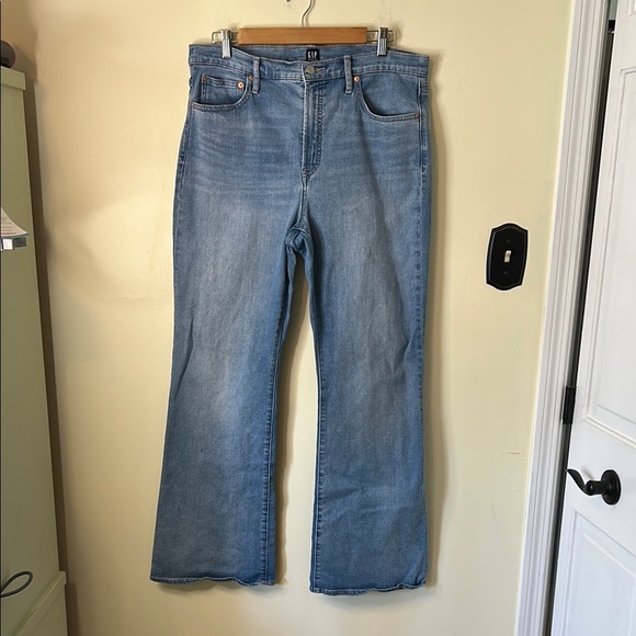Gap Women's Flare Light Wash Blue Jeans Size 16 - Picture 1 of 5